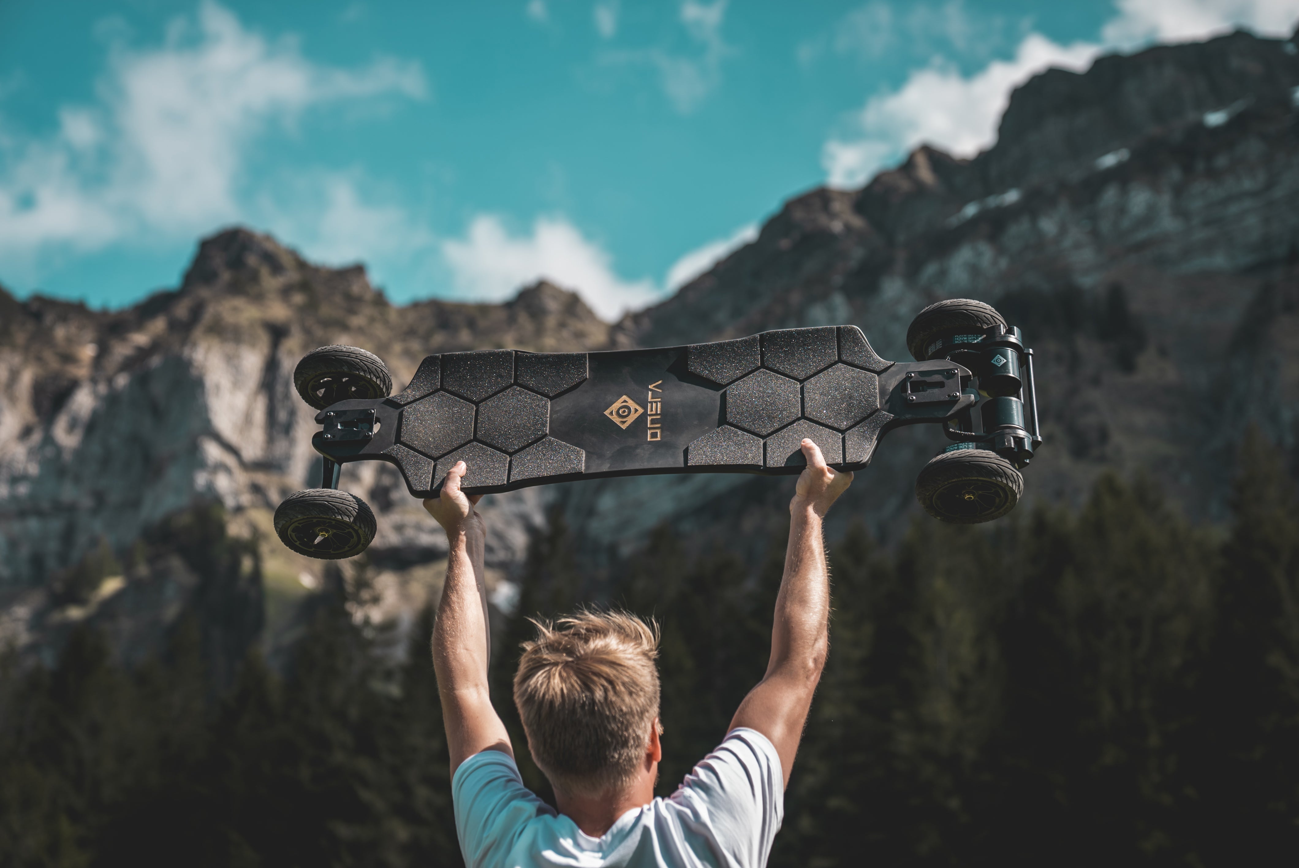 ONSRA VELAR and BLACK Carve 3 PRO electric skateboards tested on European roads – Swiss engineering with German service.
