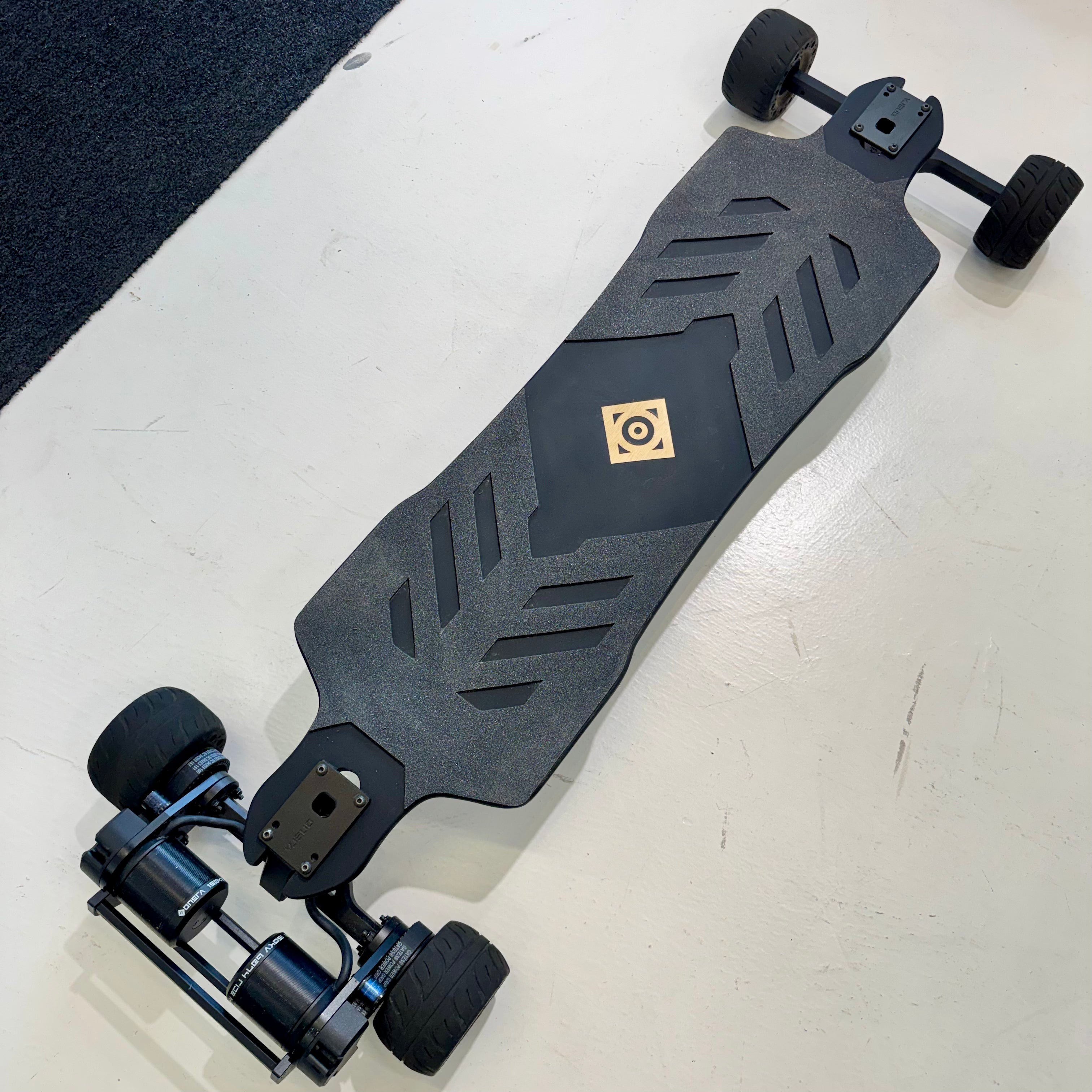 ONSRA BLACK Carve 3 PRO Electric Skateboard – Refurbished Like New – 115mm Rubber Wheels