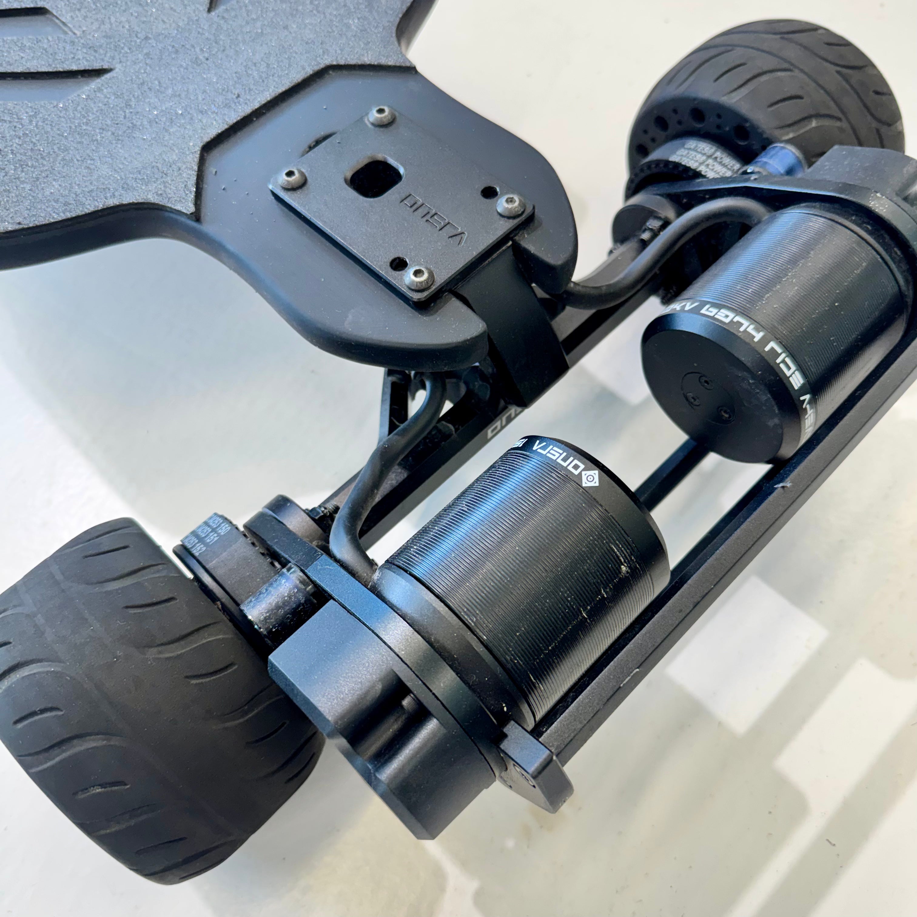 ONSRA BLACK Carve 3 PRO Electric Skateboard – Refurbished Like New – 115mm Rubber Wheels