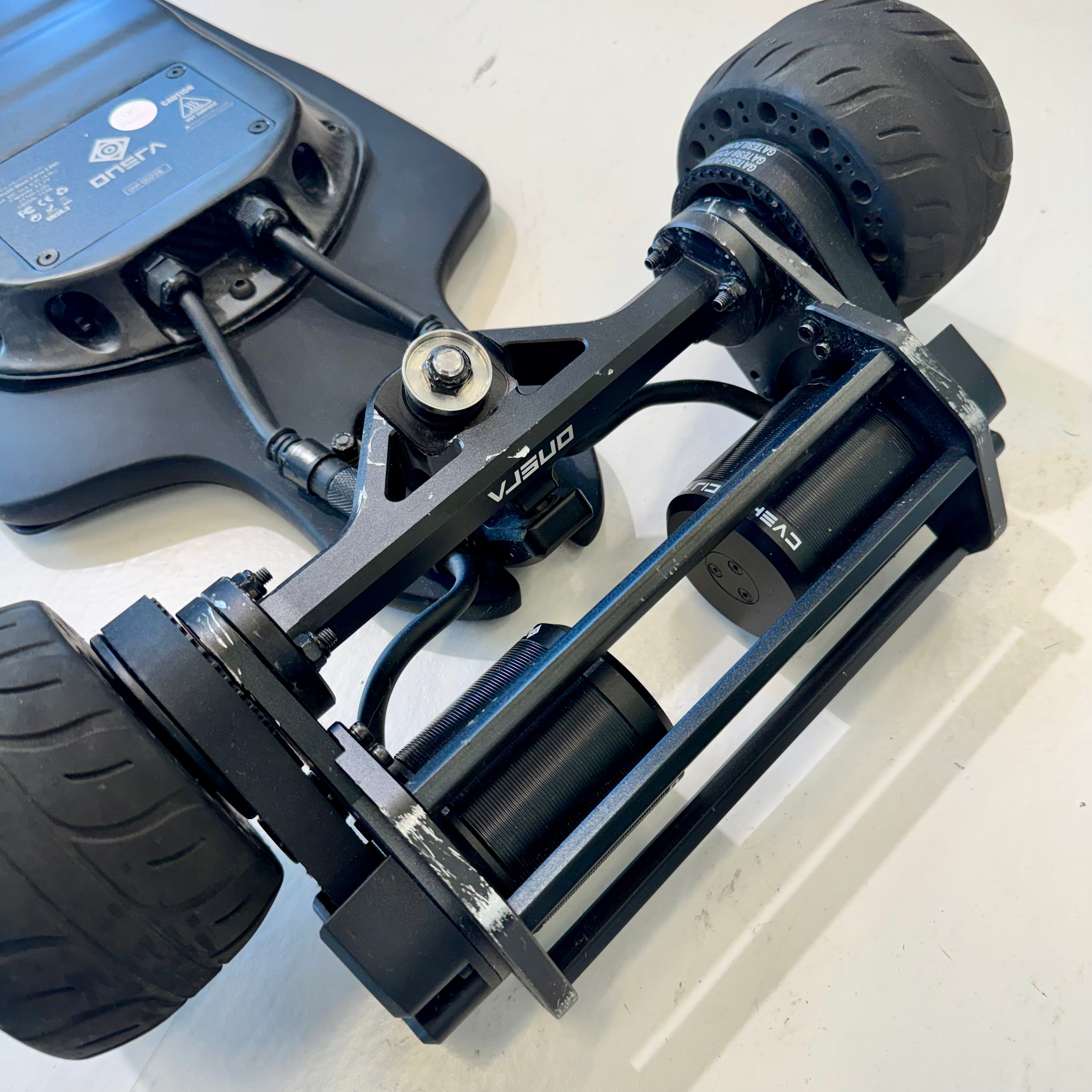 ONSRA BLACK Carve 3 PRO Electric Skateboard – Refurbished Like New – 115mm Rubber Wheels