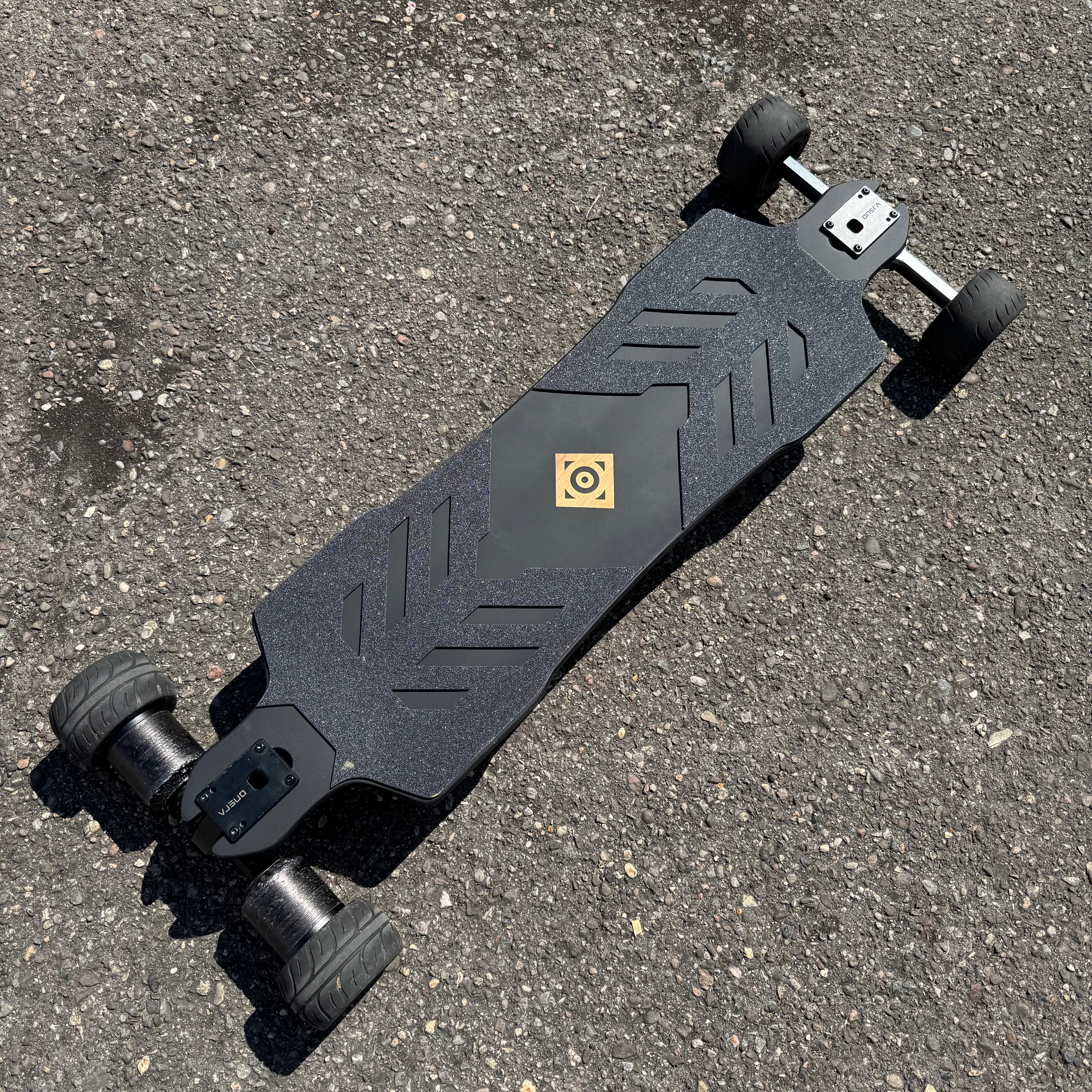 Refurbished ONSRA BLACK Carve 3 electric longboard with new battery, ESC, and deck – 19 km mileage, 1-year warranty