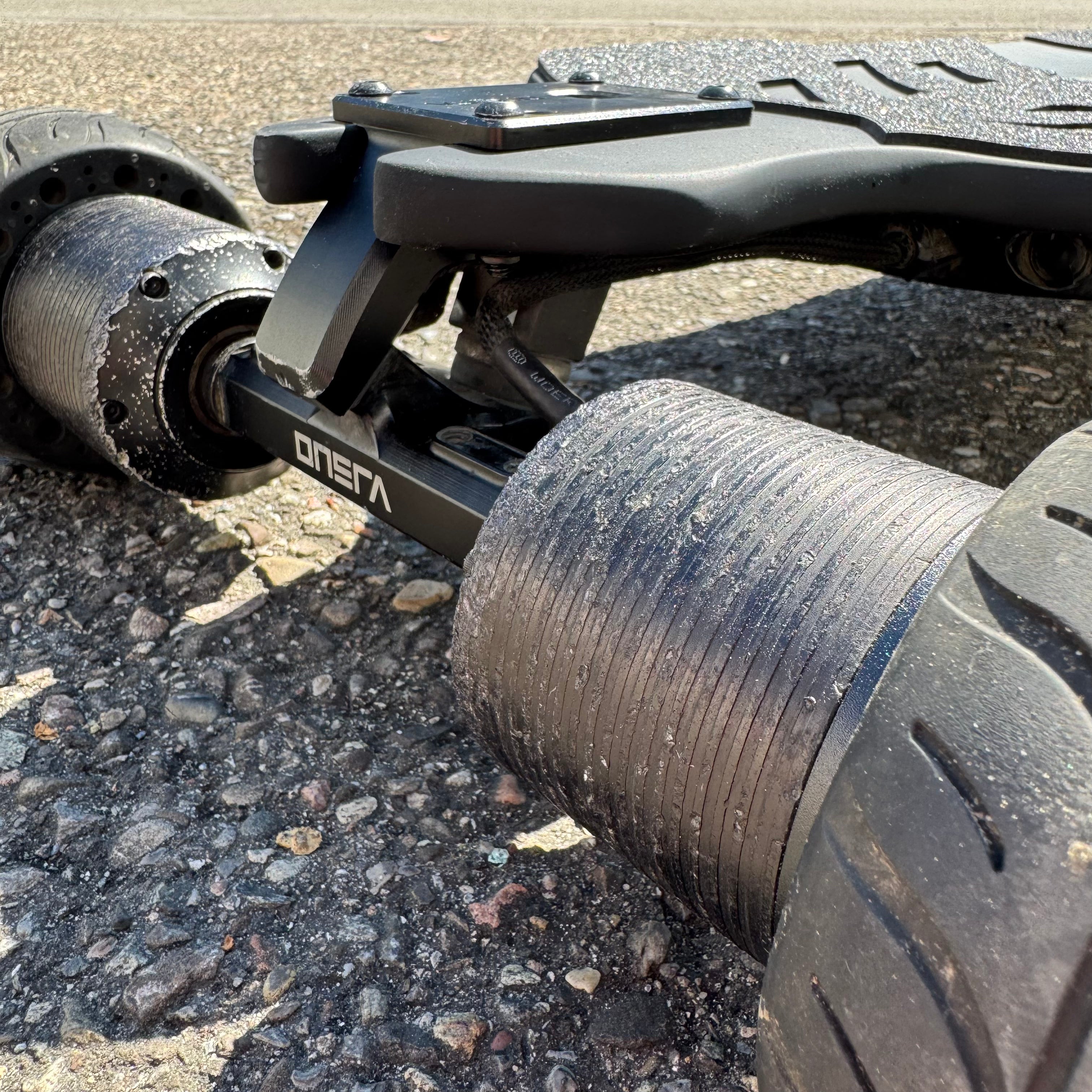 Refurbished ONSRA BLACK Carve 3 electric longboard with new battery, ESC, and deck – 19 km mileage, 1-year warranty