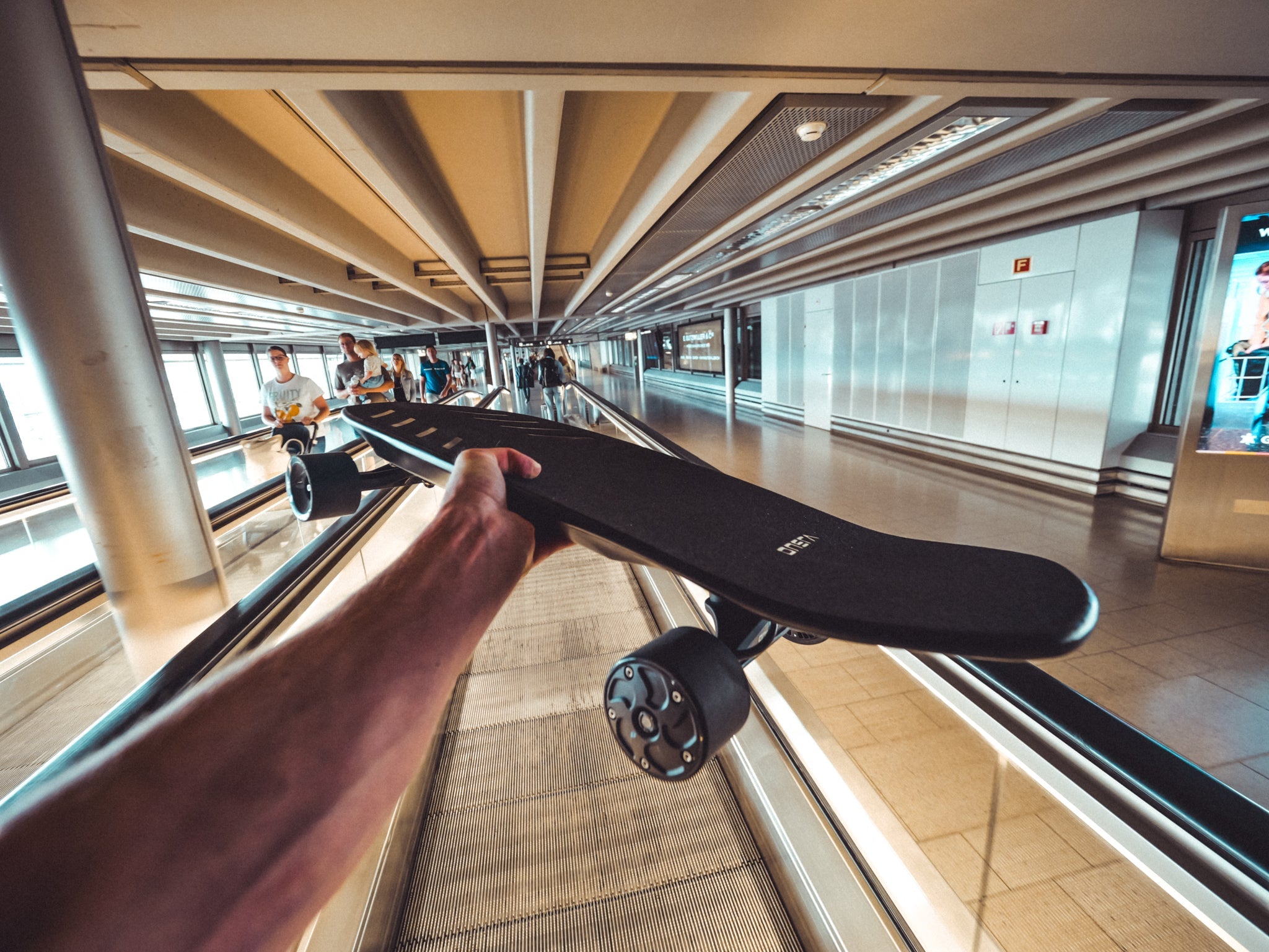 Electric Skateboard in Italia – Leggi 2025, Dove Puoi Guidare e Come Evitare Problemi