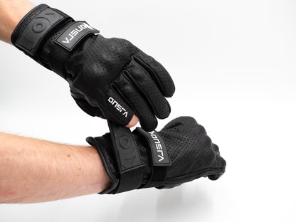 Protective gloves with half-cut thumb and index finger for electric skateboards.